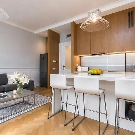 Luxury In The Jewish Quarter Of *