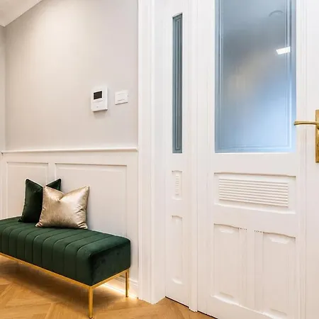 Luxury In The Jewish Quarter Of