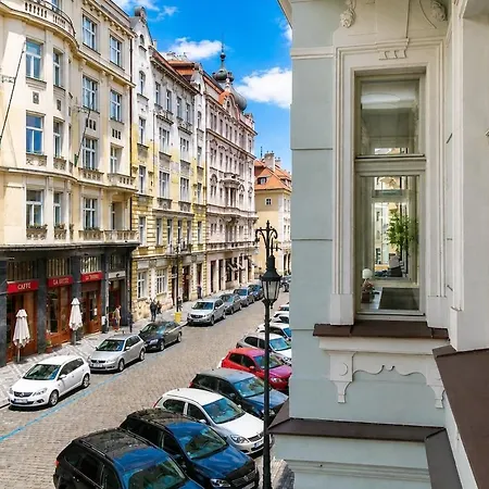 Luxury In The Jewish Quarter Of *