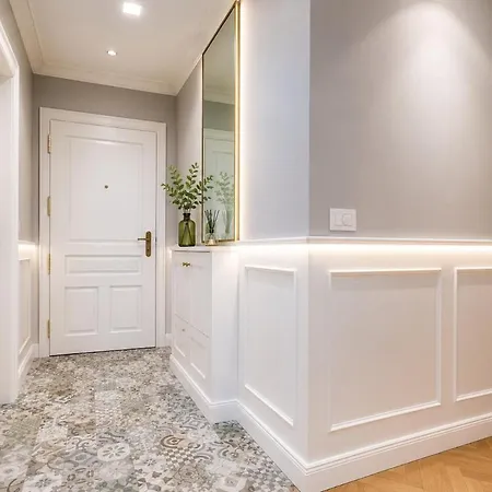 Luxury In The Jewish Quarter Of *